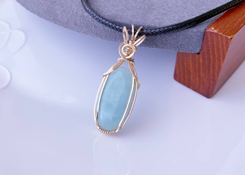 Larimar Natürlicher Edelstein Anhänger Halskette Draht Eingewickelt Handgemachter Gelb Gold-Gefüllter Quadrat 14/20 Januar Birthstone Geschenk von JewelleryNataliya