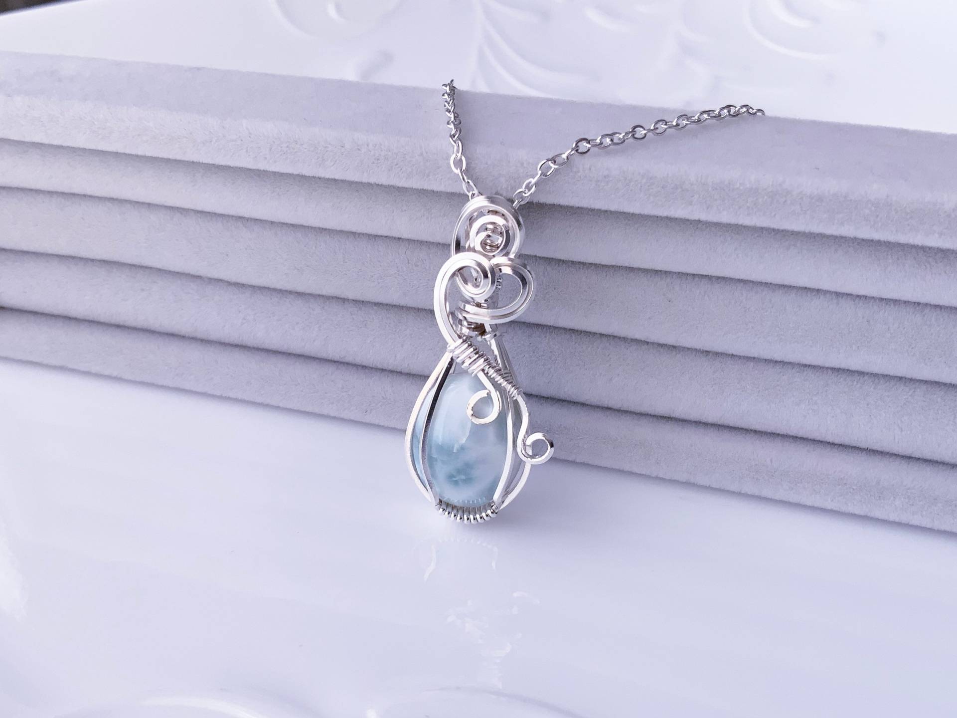 Larimar Natürlicher Edelstein Anhänger Halskette Draht Gewickelt Handgefertigter Sterling Silber Quadrat 14/20 Januar Birthstone Geschenk Für Sie von JewelleryNataliya