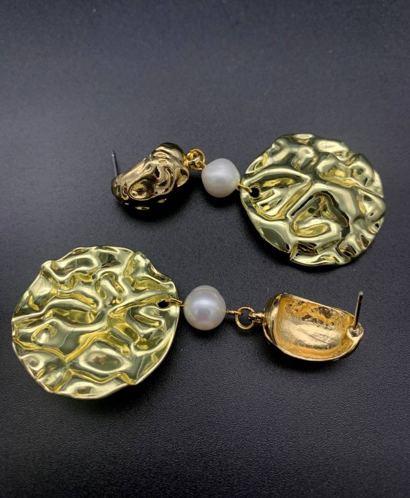 Große Runde Ohrringe, Große Goldperlenohrringe, Einzigartige Goldohrringe, Statement-Perlenohrringe, Baumeln Weiße Perlenohrringe, Goldohrringe von JewelleryStones