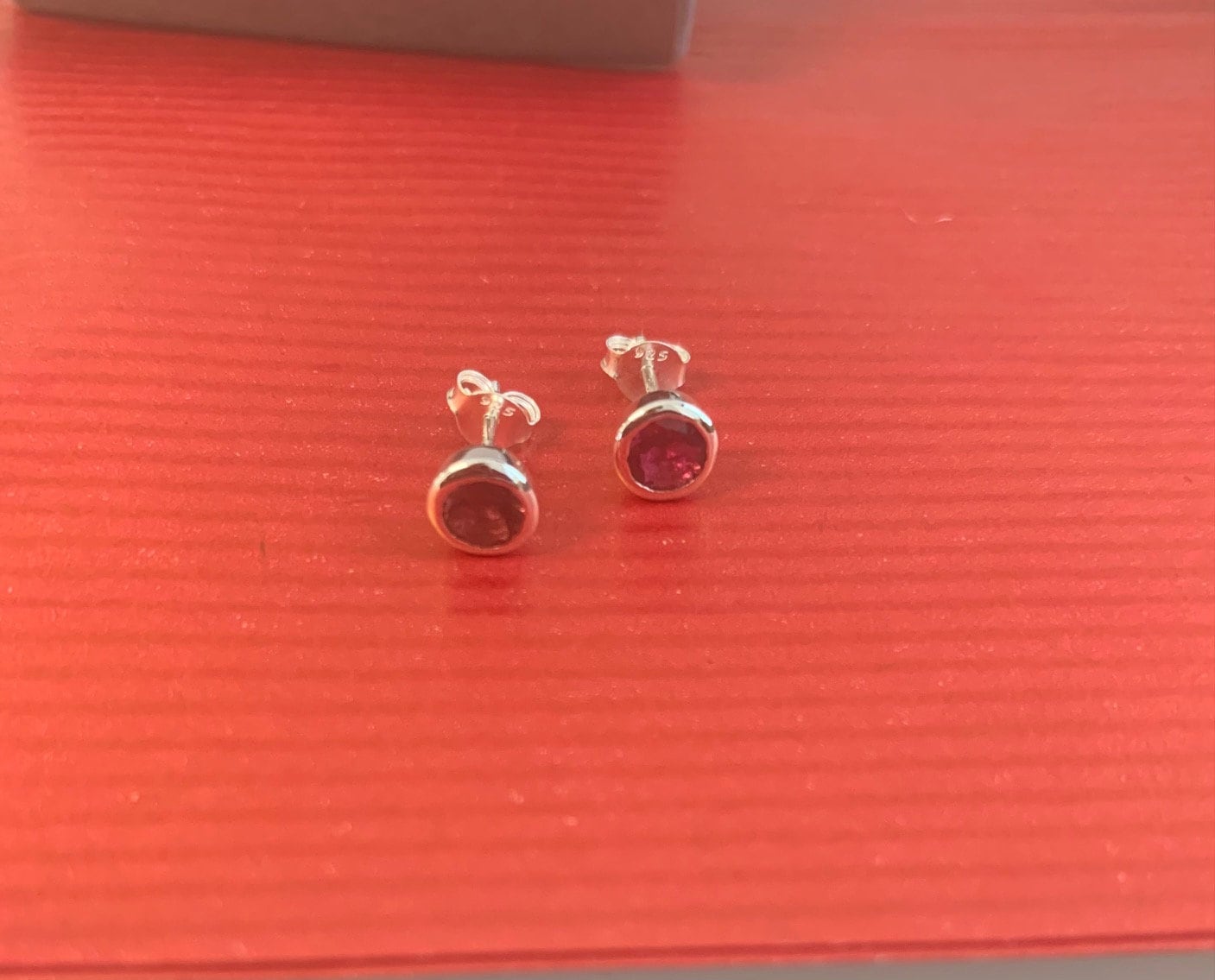 Oktober Birthstone Pink Turmalin Ohrstecker in Sterling Silber Oktober Birthstone Pink Turmalin Ohrstecker in Sterling Silber von JewelleryStoreLondon