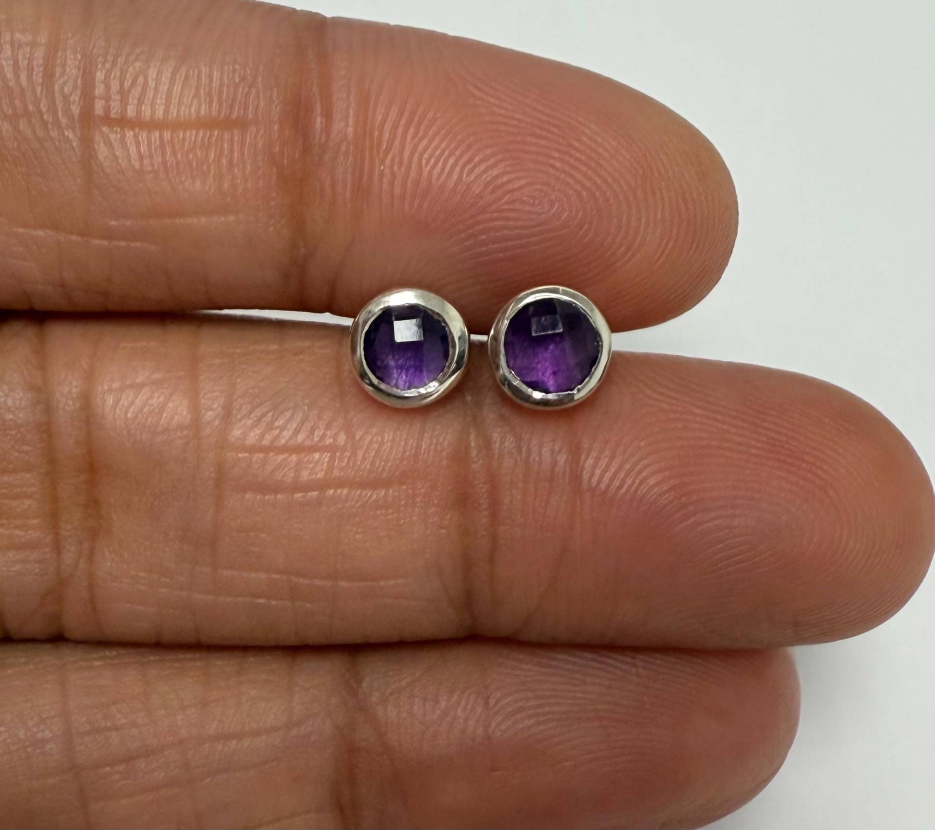 Amethyst Sterling Silber Ohrstecker Februar Geburtsstein, 5 Mm Rund Amethyst Sterling Silber Ohrstecker Februar Geburtsstein, 5 Mm Rund von JewelleryStoreLondon