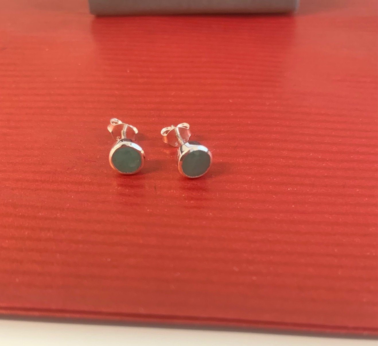 Smaragd Birthstone Ohrstecker Hand Facettierte Sterling Silber Ohrstecker Smaragd Birthstone Ohrstecker Hand Facettierte Sterling Silber Ohrstecker von JewelleryStoreLondon