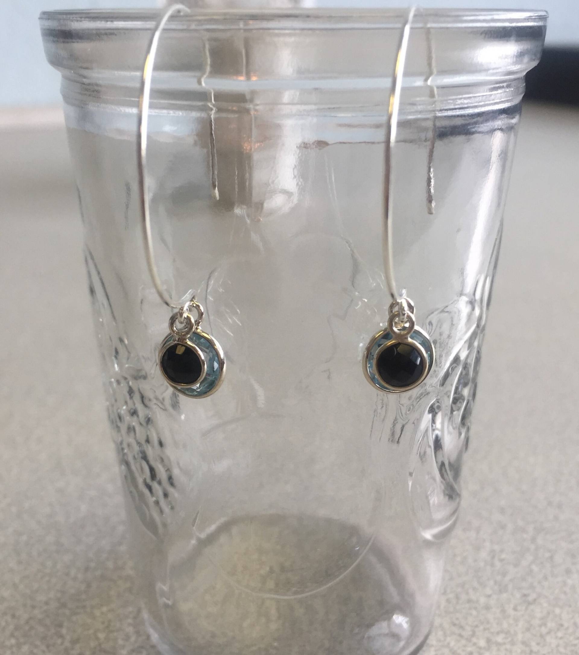 sterling Silber Creolen Blautopas & Onyx Anhänger sterling Silber Creolen Blautopas & Onyx Anhänger von JewelleryStoreLondon