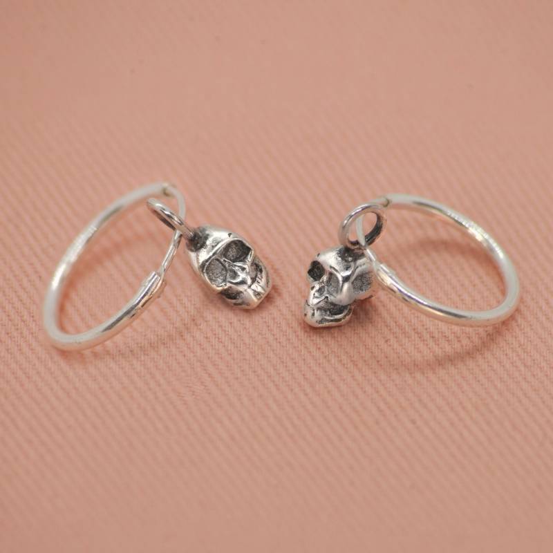 sterling Silber Creolen Mit Schädel Charm - 15 Mm sterling Silber Creolen Mit Schädel Charm - 15 Mm von JewelleryStoreLondon