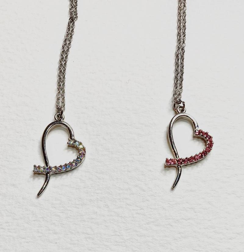 Herzanhänger Mit Glas Strasssteinen Und Edelstahlkette. Wählen Sie Farbe Kettenlänge. Geschenktasche Inklusive von JewelleryandmoreGB