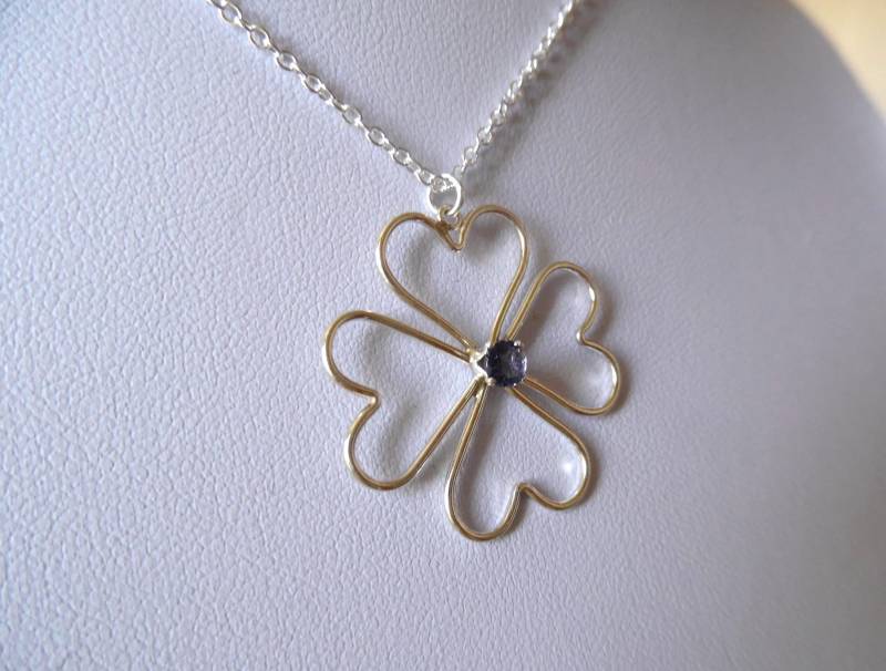 Klee Anhänger Aus Dunkelblauem Iolith Und Sterling Silber Klee Anhänger Aus Dunkelblauem Iolith Und Sterling Silber von JewellerybyMollique