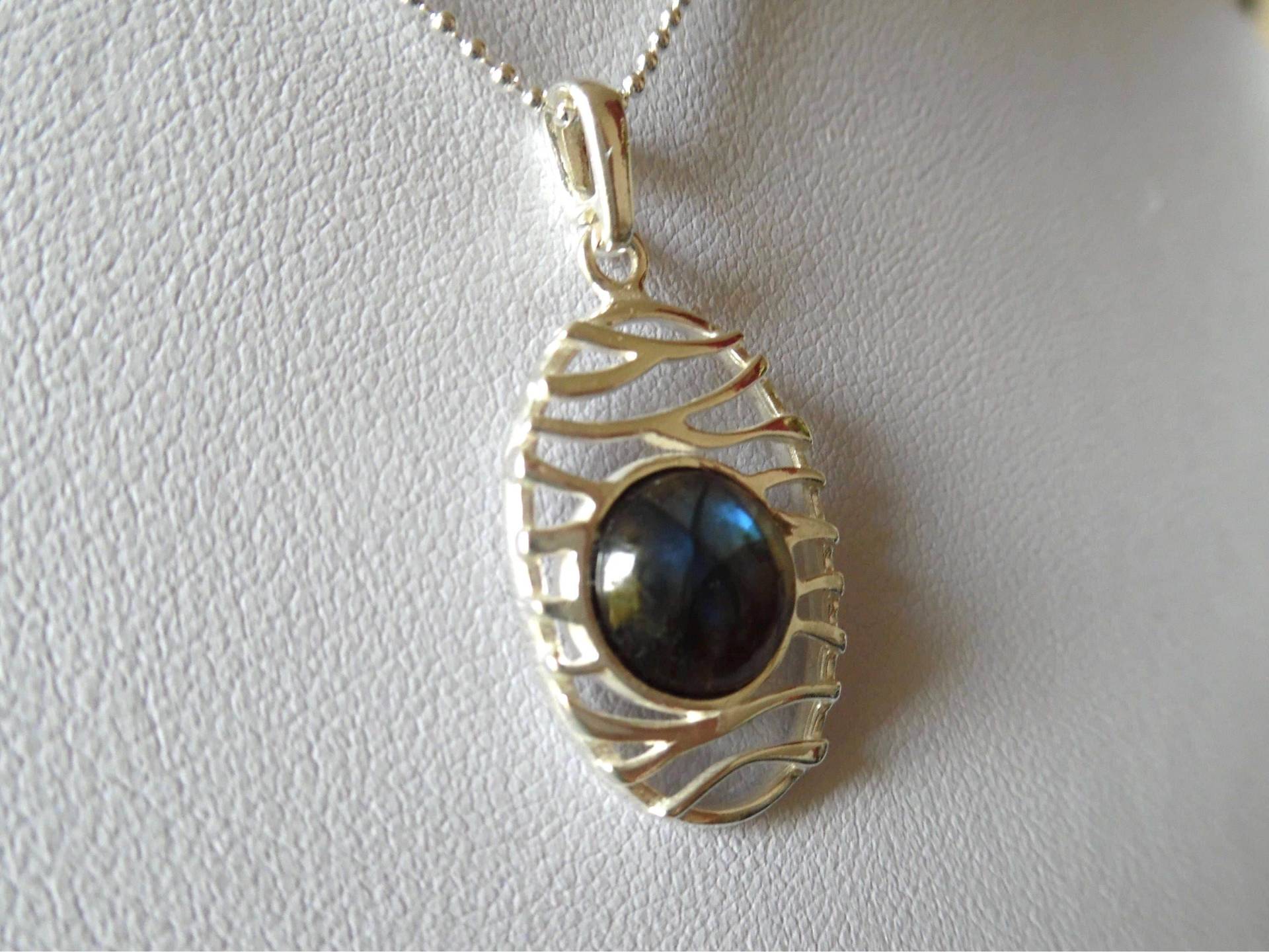Labradorit Und Sterling Silber Anhänger von JewellerybyMollique