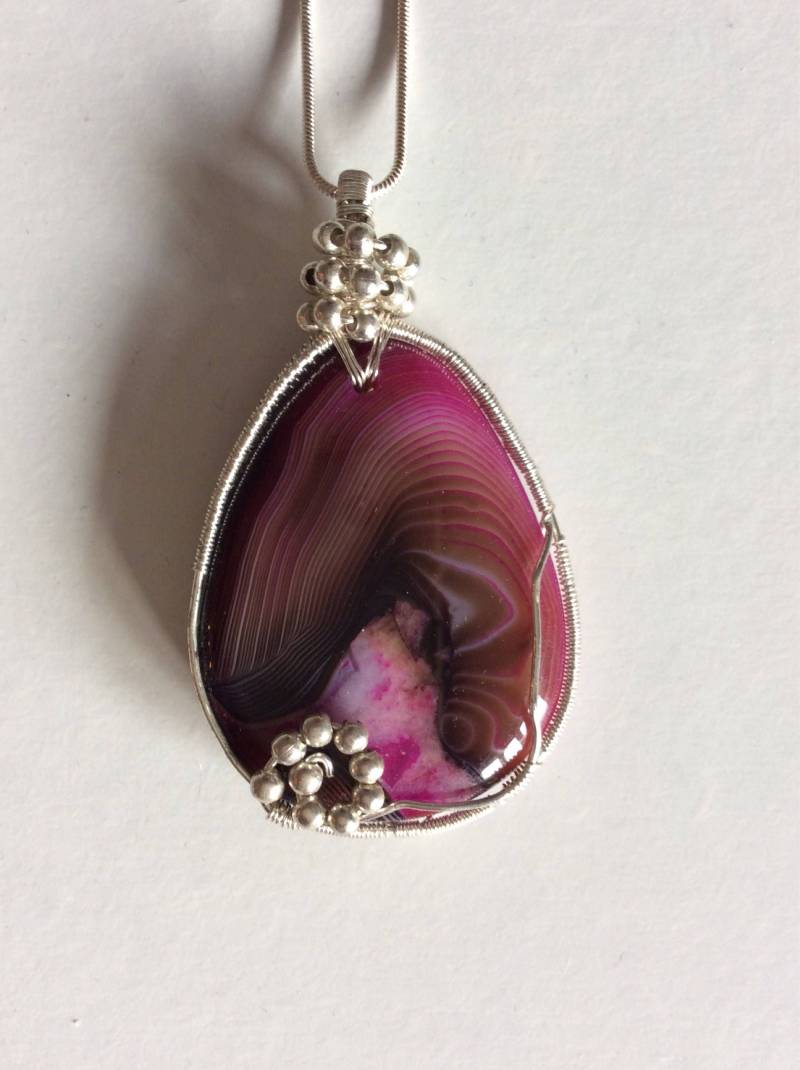 Lila Gebänderter Achat Mit Drahtarbeit Silber Anhänger Lila Gebänderter Achat Mit Drahtarbeit Silber Anhänger von JewellerybyMollique