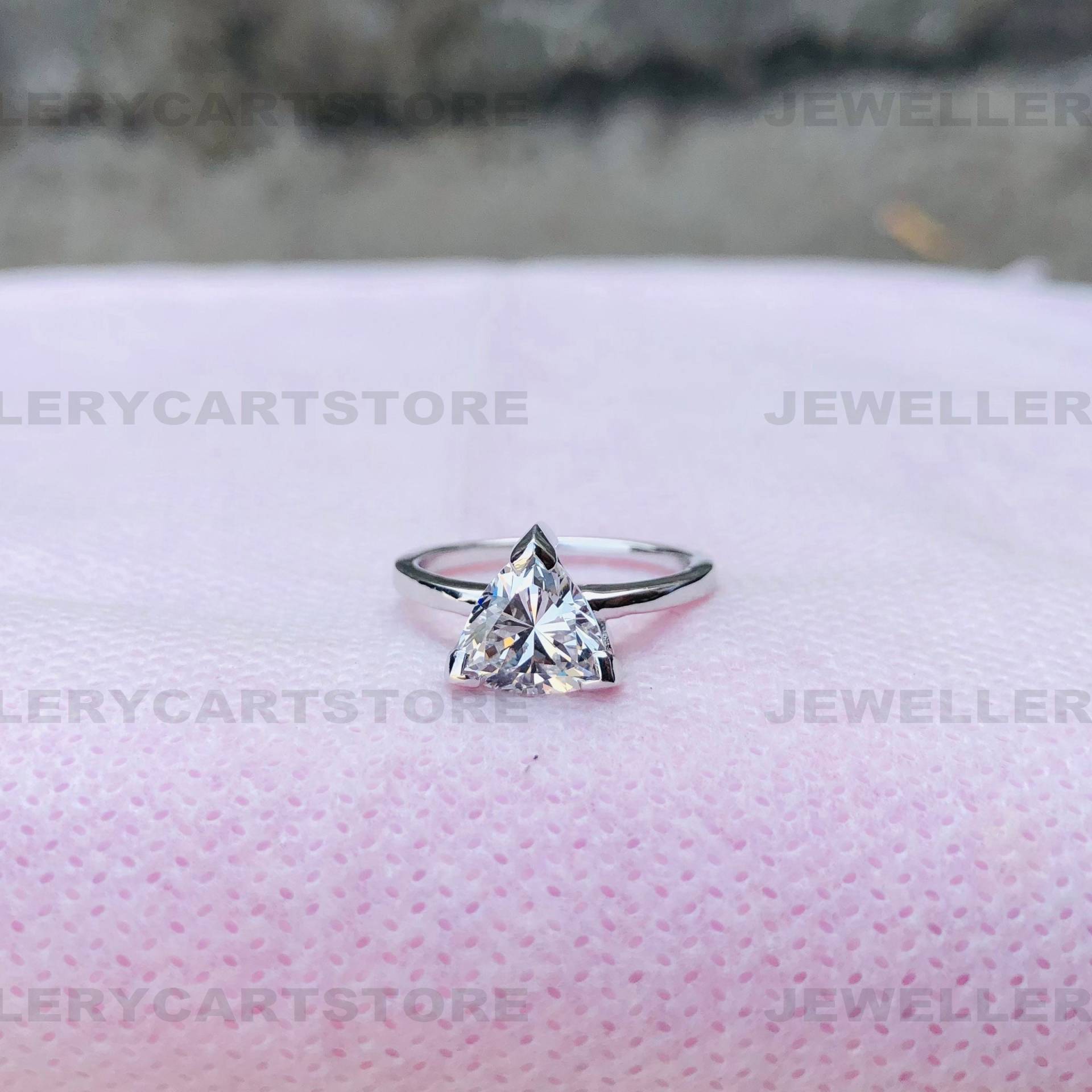 Ausgefallener Dreieck Form Ring, 925 Sterling Silber Solitär Verlobungsring, Weißgold Frauen Ehering, 935 6682 von JewellerycartStore