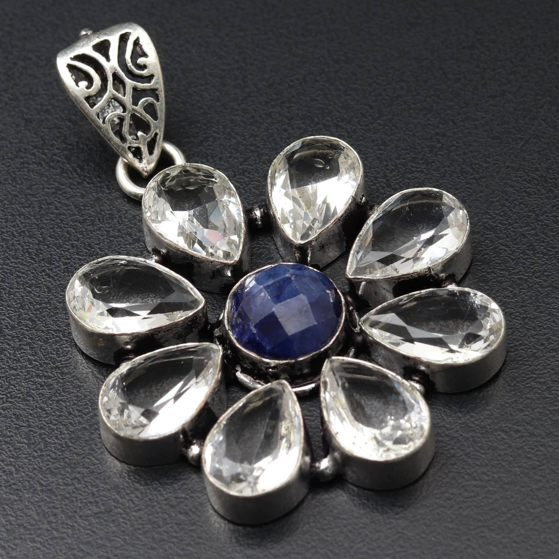 Kristallquarz Blau Saphir Edelstein Anhänger Schmuck Frau Geschenk Für Sie Ihn von JewelleryexportGifts