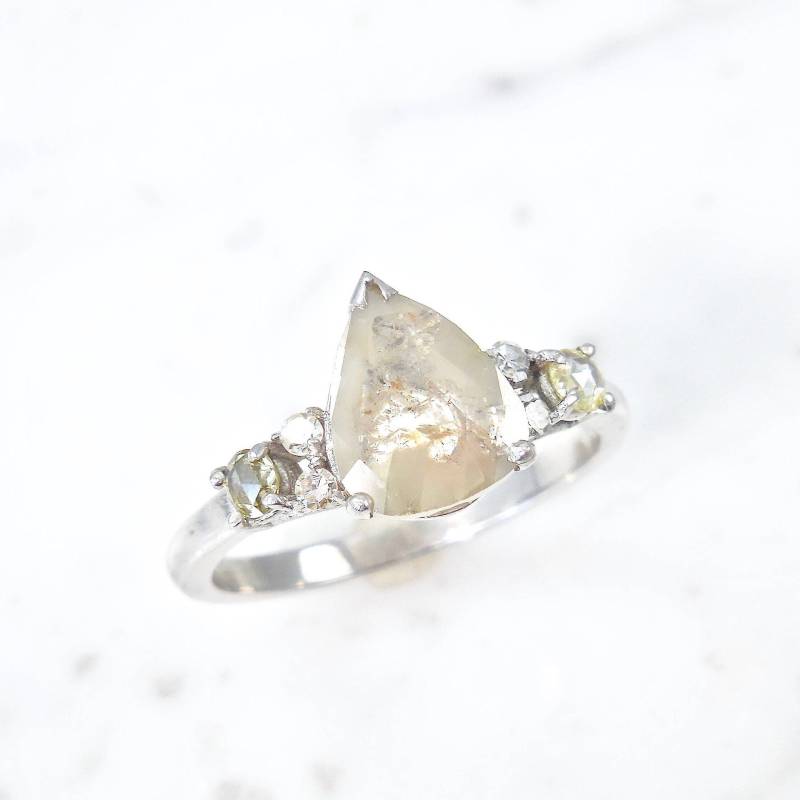 Grauer Diamant Verlobungsring Im Rosenschliff 14K Weißgold Rustikaler Ring von Jewelluxe