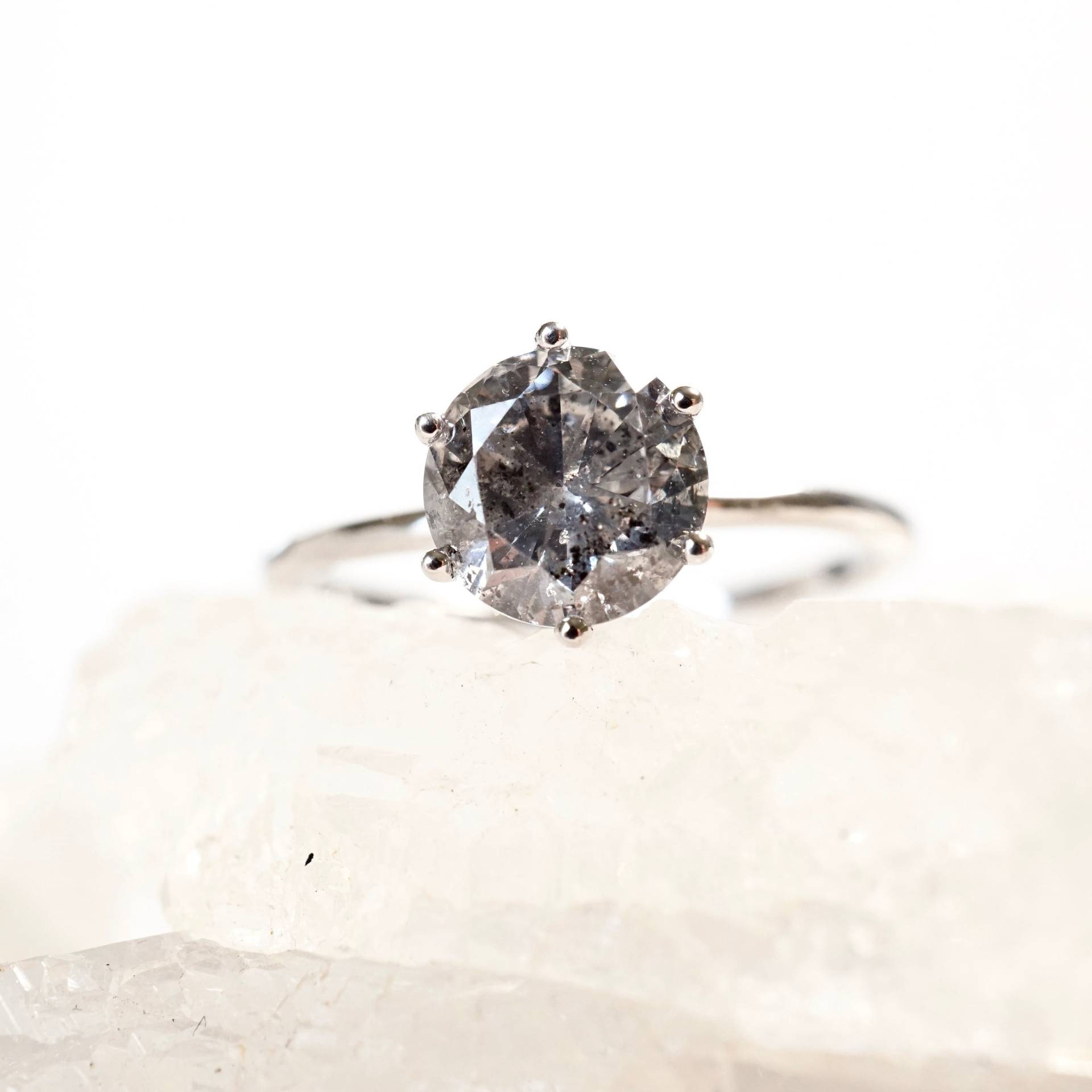 Salz Und Pfeffer Diamant Verlobungsring, Natürlicher Dunkelgrauer Diamantring, Aus Weißgold, Galaxy Diamantring von Jewelluxe