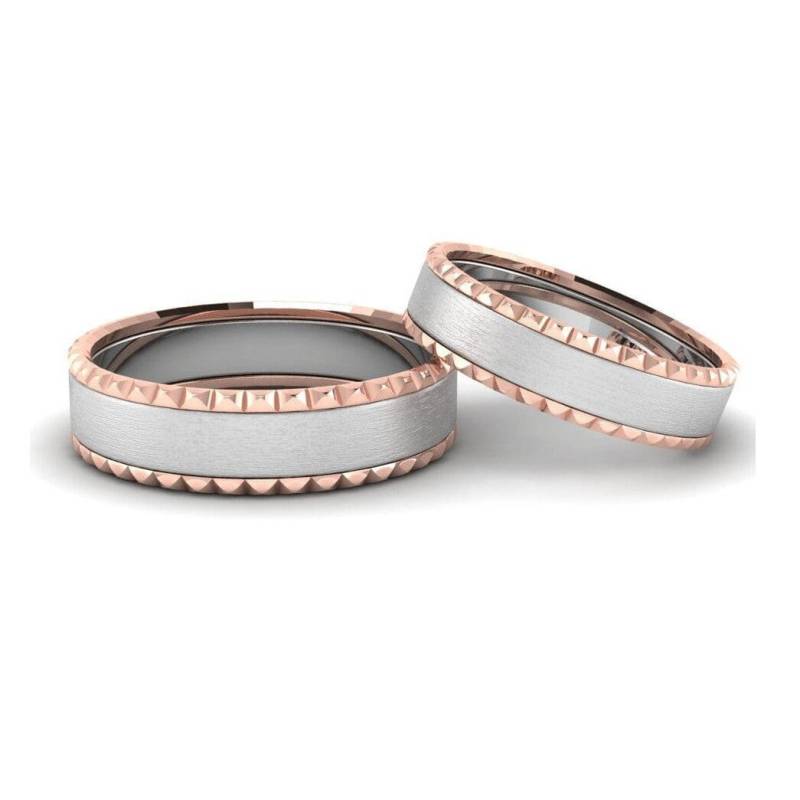 Matte Finish Platinum Love Bands Mit Designer Cut Rose Gold Ränder Jl Pt 654 von Jewelove