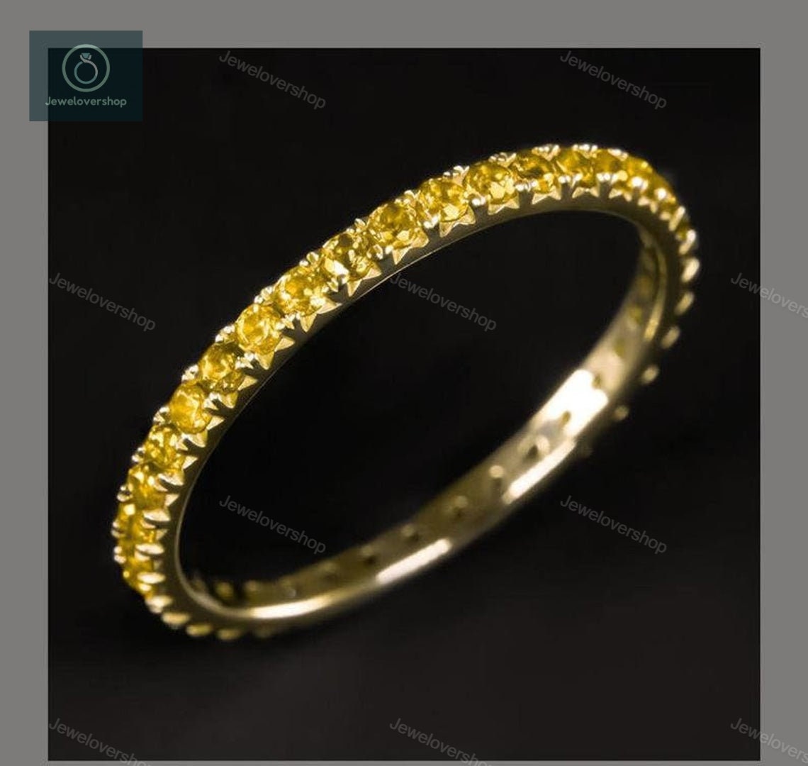 2mm Gelbe Saphire Eternity Band, 18K Gelbgold, Hochzeitsband, Stapelband, Jubiläumsring, Gelber Saphir September Geburtsstein von Jewelovershop