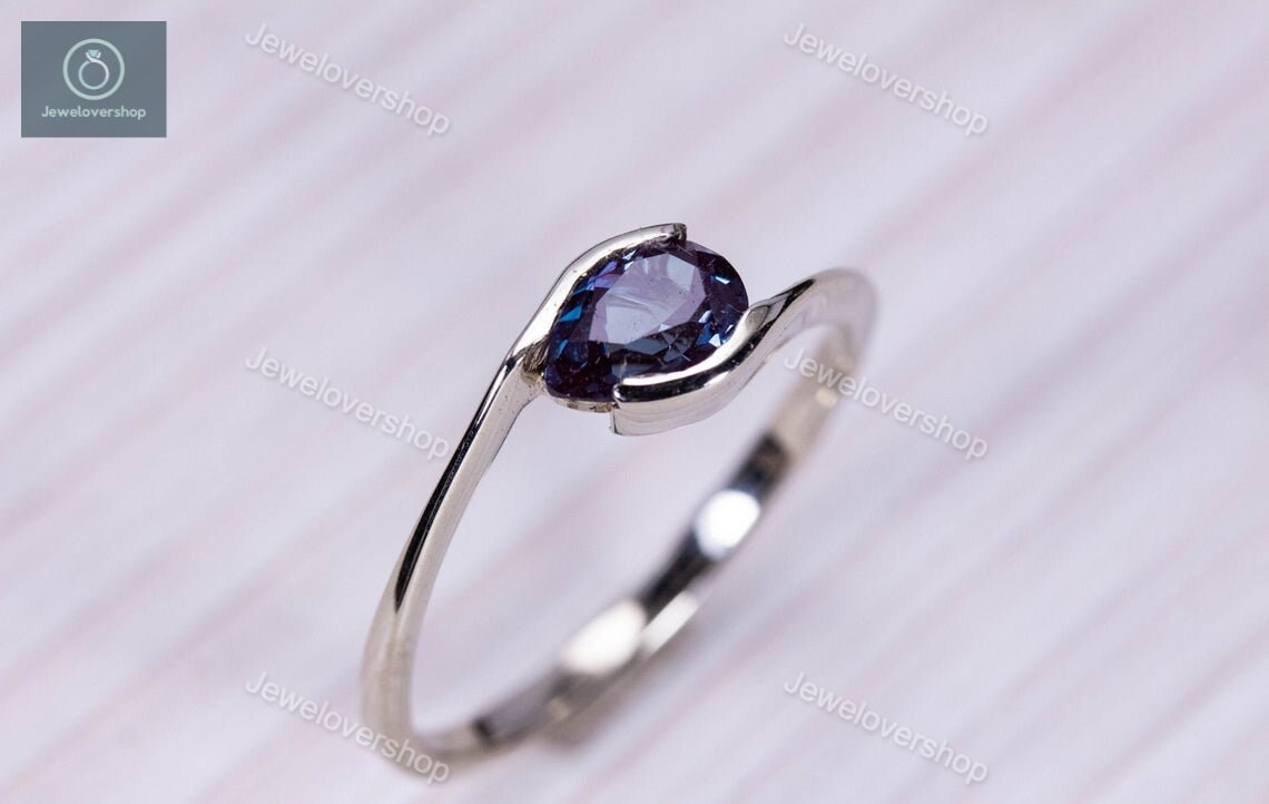 Alexandrit Ring, Zierliche Birne Geschnitten Verlobungsring, Juni Birthstone Versprechen 14 K Weißgold Geschenk Für Sie von Jewelovershop