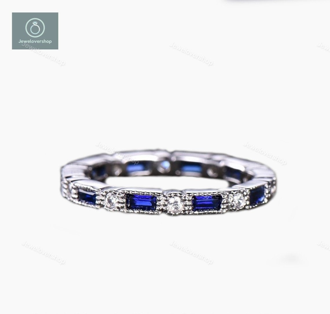 Blauer Saphir Diamant Ehering, Halbe Ewigkeit Art Deco Ring, Stapeln Passendes Band, 14K Weißgold Roségold Valentinstag Geschenke Ring von Jewelovershop