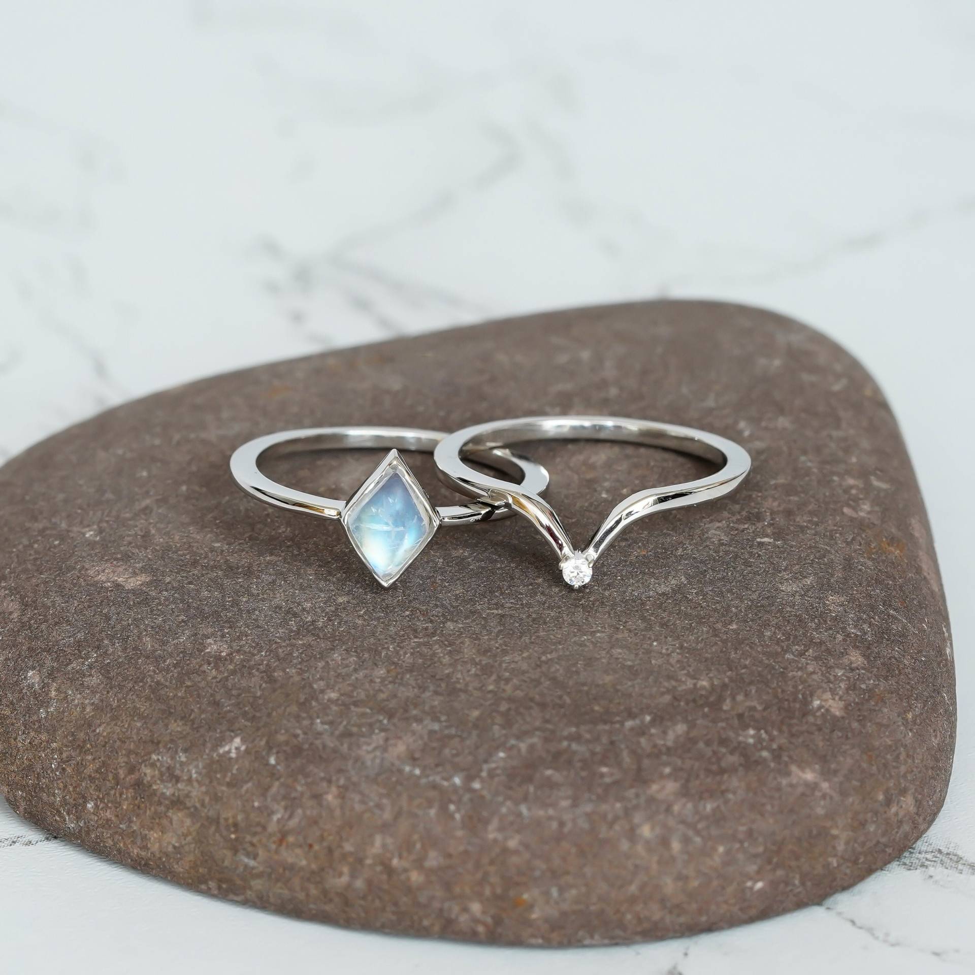 Mondstein Diamant Ehering Zwei-stein-Ring-Set Verlobungsring Kite Runde Form Diamantring 14K Solid Gold Ring-Set Art-Deco-Ring Mondstein Diamant Ehering Zwei-stein-Ring-Set Verlobungsring Kite Runde Form Diamantring 14K Solid Gold Ring-Set Art-Deco-Ring von Jeweloverstore