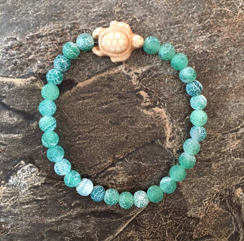 Gefrostete Grüne Achat-Meeresschildkröte Armband Gefrostete Grüne Achat-Meeresschildkröte Armband von JewelrSea