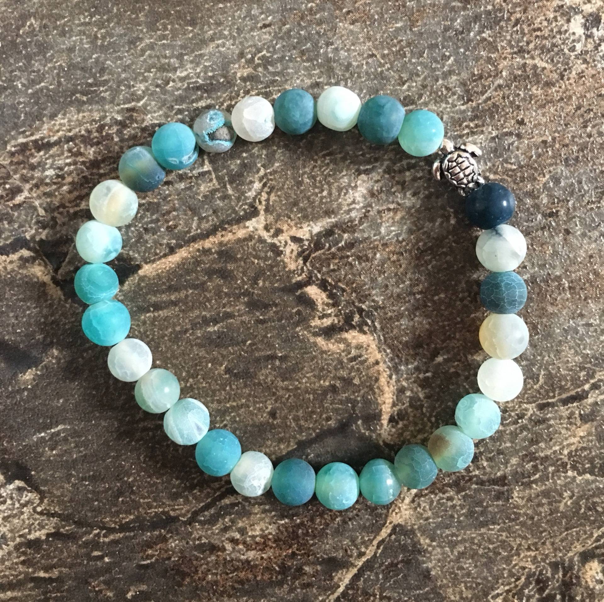 Gefrostete Tiefseeachat-Meeresschildkröte Armband Gefrostete Tiefseeachat-Meeresschildkröte Armband von JewelrSea