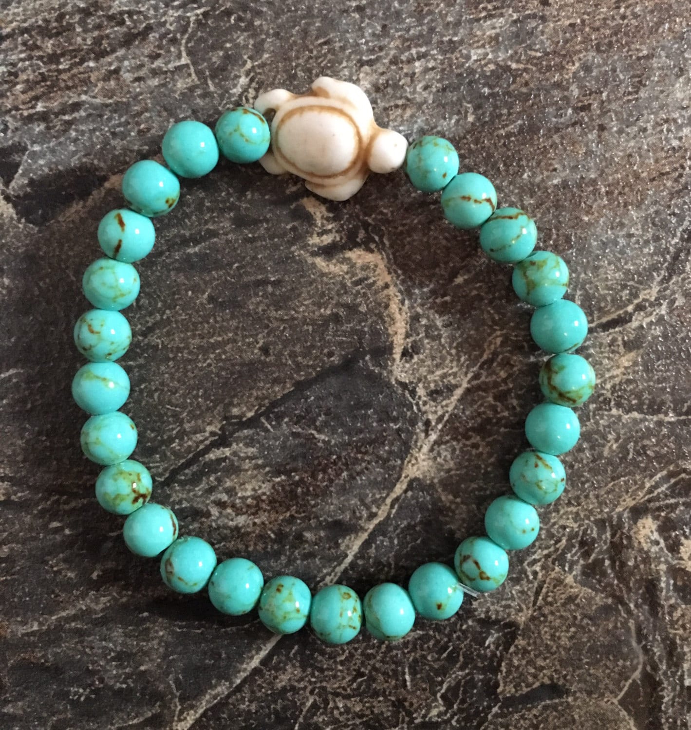 Türkis Magnesit Meeresschildkröte Armband Türkis Magnesit Meeresschildkröte Armband von JewelrSea