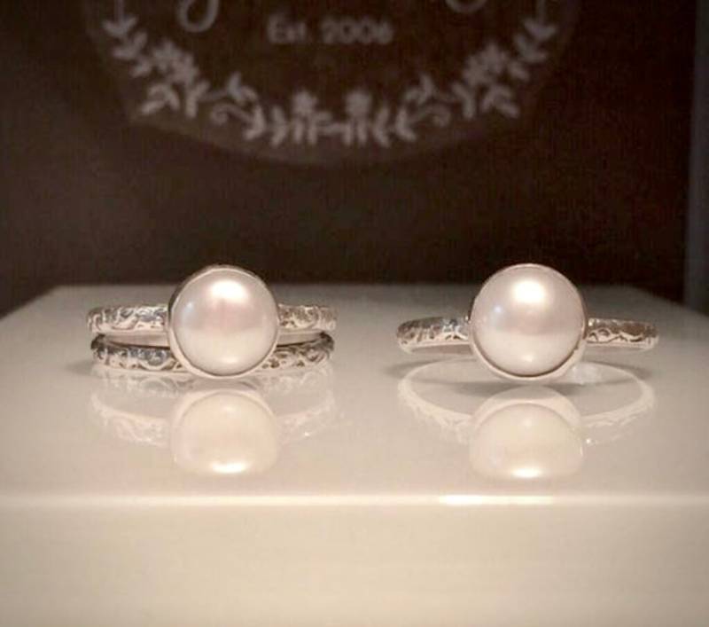 Handgefertigter Perlenring/Perlenversprechensring Solitare-Perlenring Upcycled Perlenring-Set Handwerkerring Naturperlenring Freundin Geschenk von Jewelriart