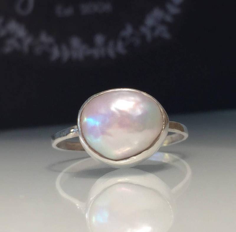 Perlenring/Skinny Moderne Naturweiße Freundin Geschenk Junis Geburtsstein Kostenloser Versand in Den Usa von Jewelriart