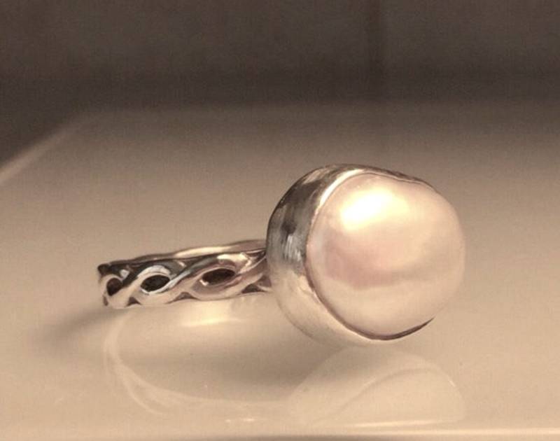 Upcycled Pearl Sterling Silber Ring Loveknot Band, Moderne Versprechen Ring von Jewelriart