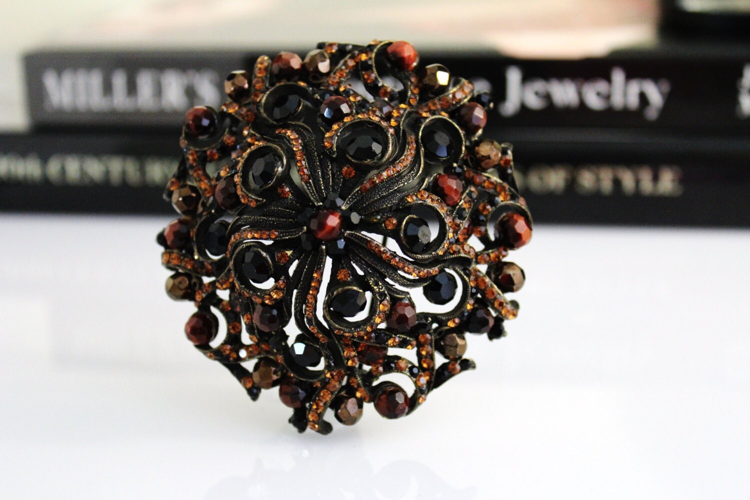 Couture Dark Topas/Schwarz Barrera Swarovski Crystal Brosche #642 von Jewelrin