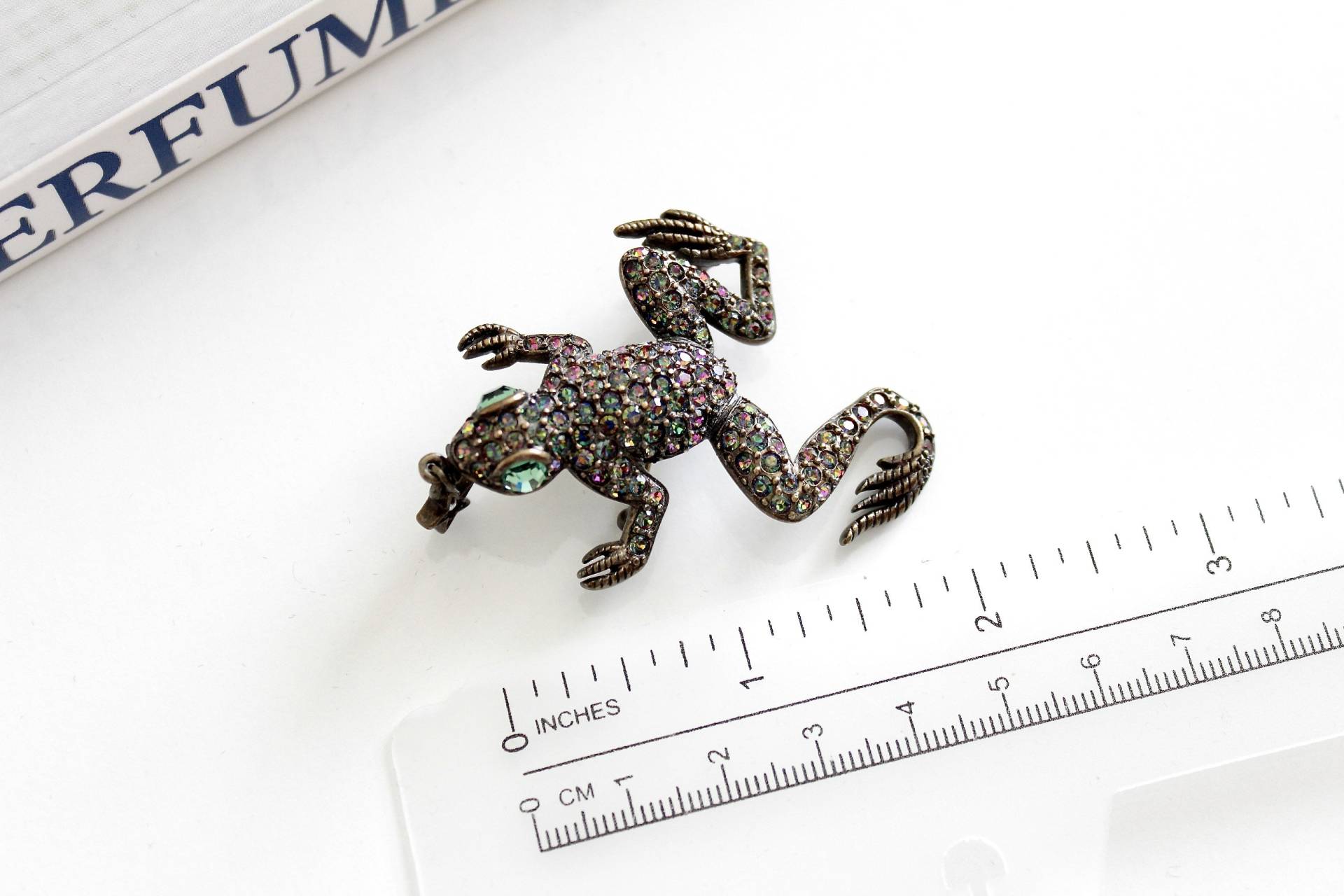 Kirks Folly Frosch Brosche Mit Swarovski Strasssteinen # 2458 von Jewelrin