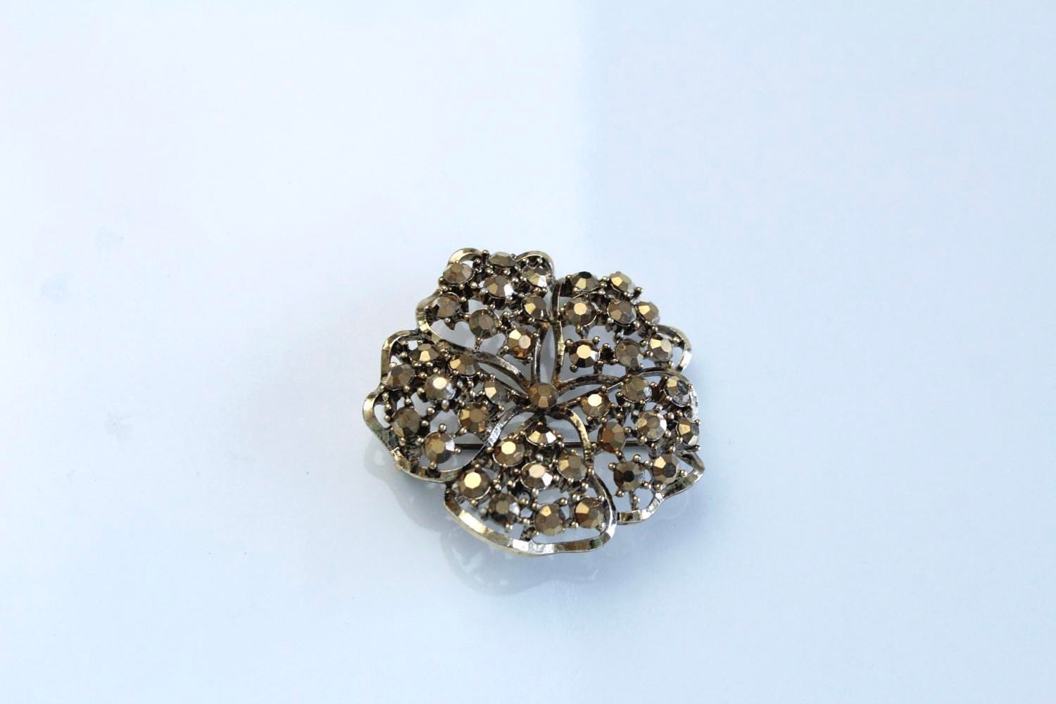 Lisner Runde Brosche 1970Er Jahre Mit Gold Strass # 874 von Jewelrin