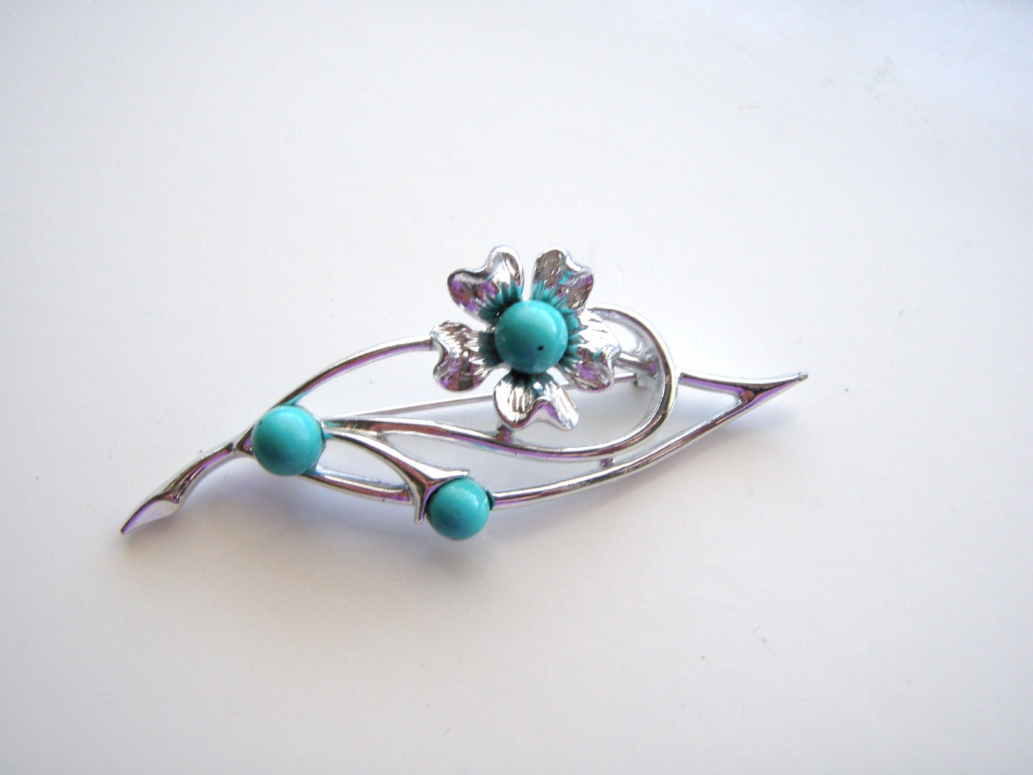 Sarah Coventry Blue Flower Brosche 1968 Kollektion #2337 von Jewelrin