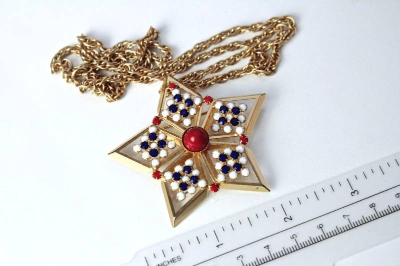 Seltene Signierte Hobe Patriotic Star Brosche Mit Faux Roten, Blauen Und Weißen Steinen # 904 von Jewelrin