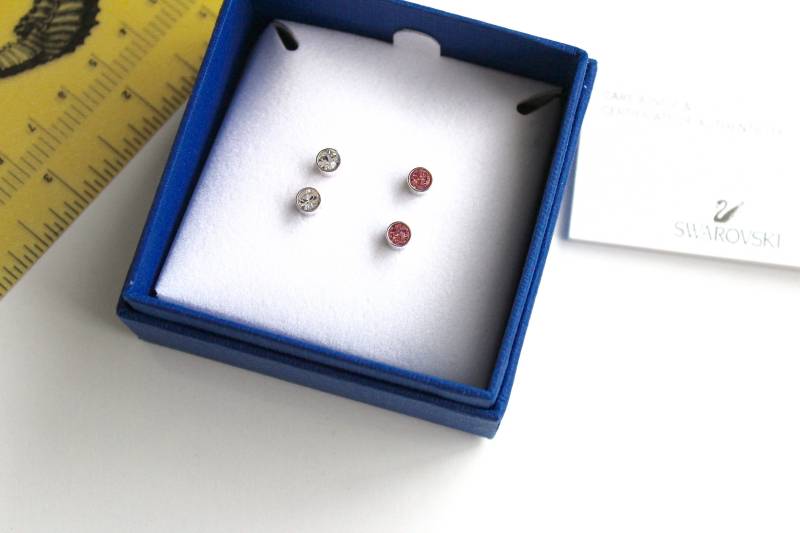Set Von 2 Paar Swarovski Swan Logo Fashion Ohrringe Mit Klaren Und Rosa Strasssteinen/Original Box # 2011 von Jewelrin