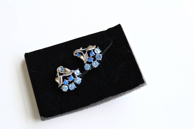 Stern Blumen Ohrclips Mit Blauen Strasssteinen #2002 Stern Blumen Ohrclips Mit Blauen Strasssteinen #2002 von Jewelrin
