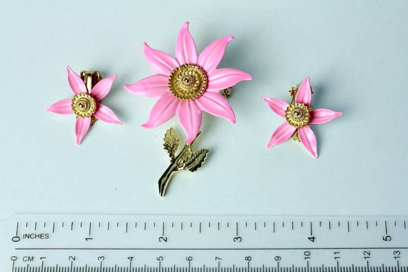 Unsignierte Rosa Emaille Brosche & Ohrringe 1970Er Jahre #893 von Jewelrin