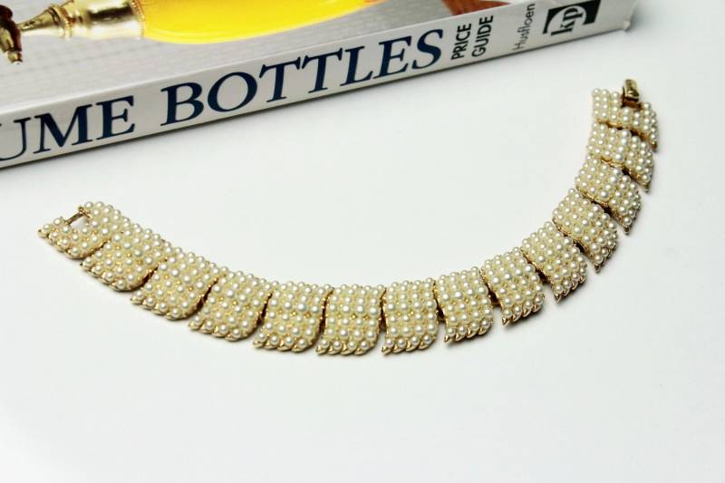 Vintage Krönchen Trifari Kunstperlen Armband Eleganter Brautschmuck von Jewelrin