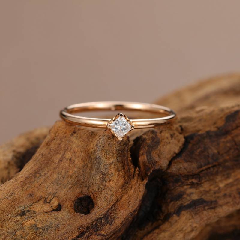 Diamantring Schlichter Verlobungsring Roségold Minimalist Dünne Zierliche Princess Cut Ehering Frauen Brautgeschenk Versprechen von JewelringDesign