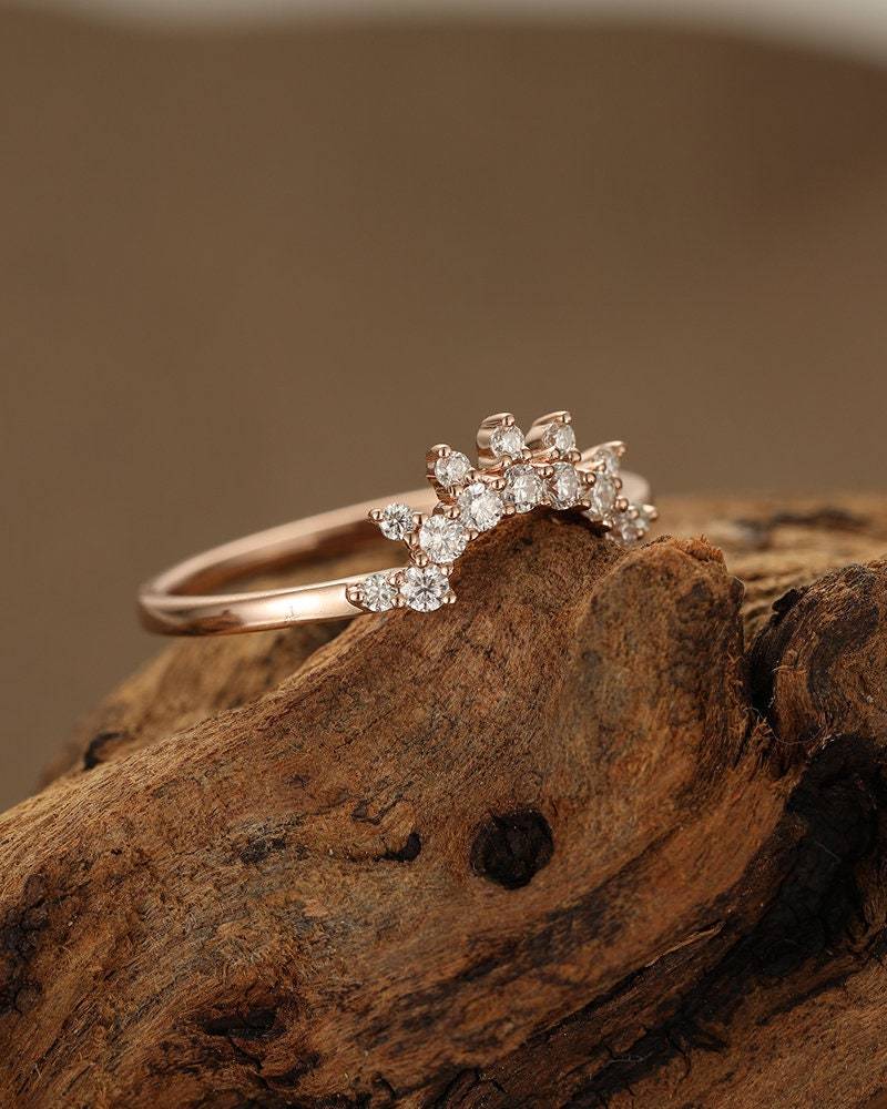 Einzigartige Moissanite Ring Gebogener Ehering Roségold Zierliche Cluster-Ring-Braut-Set Frauen Versprechen Passend Band Jahrestag Geschenk Für Sie von JewelringDesign