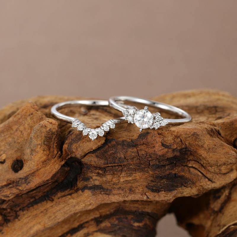 Moissanite Verlobungsring Set Diamant Cluster Ring Einzigartig Gebogener Ehering Zartes Braut Stapeln Versprechen Jahrestag Geschenk Für Frauen von JewelringDesign