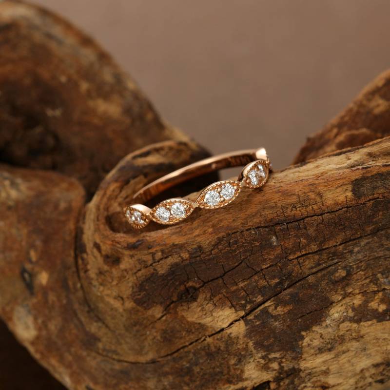 Rose Gold Moissanite Hochzeit Band Frauen Vintage Zierliche Einzigartige Halbe Ewigkeit Passenden Milgrain Braut Set Versprechen Jahrestag Geschenk von JewelringDesign