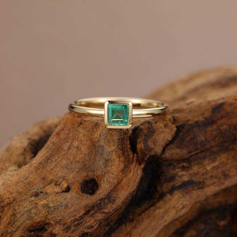 Smaragd Verlobungsring Einfache Minimalist Dünne Zierliche Zarte Platz Ring Für Frauen Braut Versprechen Jahrestag Geschenk von JewelringDesign