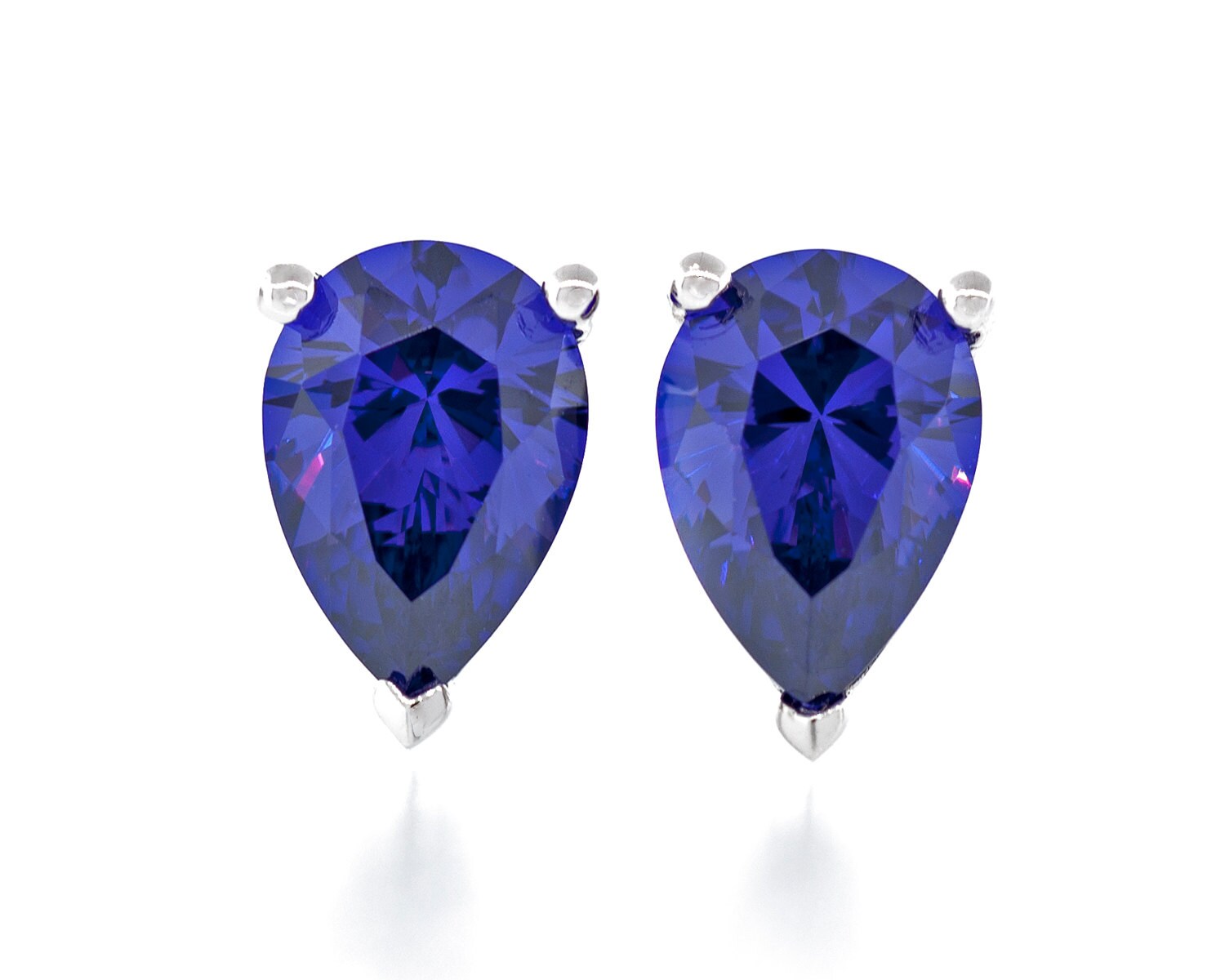 Birne Form Fancy Diamant Geschnitten Amethyst Farbe 6 X 4 - 9X6mm Cz 925 Sterling Silber Schwere Montage Ohrstecker Rhodium Vergoldet Birne Form Fancy Diamant Geschnitten Amethyst Farbe 6 X 4 - 9X6mm Cz 925 Sterling Silber Schwere Montage Ohrstecker Rhodium Vergoldet von JewelryAcacia