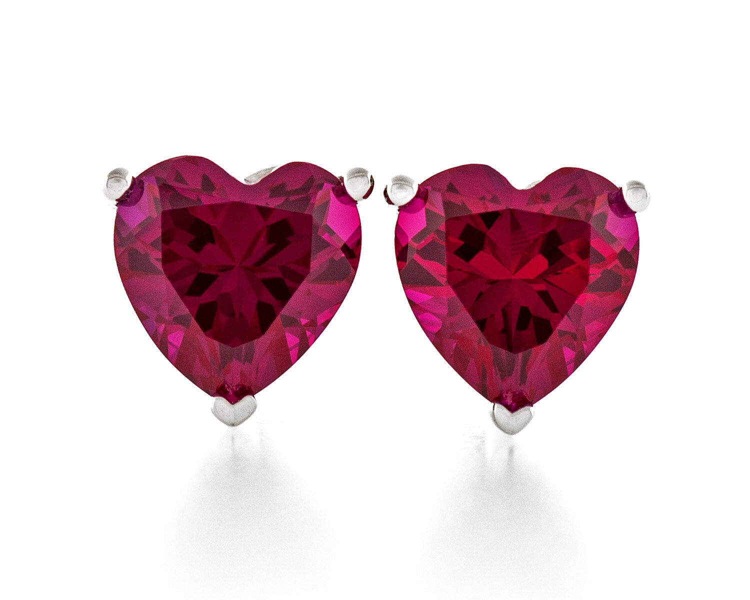 Herz Form Diamant Geschnitten 6 X - 7X7mm Erstellt Rubin 925 Sterling Silber Schwere Montage Ohrstecker Rhodium Vergoldet Herz Form Diamant Geschnitten 6 X - 7X7mm Erstellt Rubin 925 Sterling Silber Schwere Montage Ohrstecker Rhodium Vergoldet von JewelryAcacia