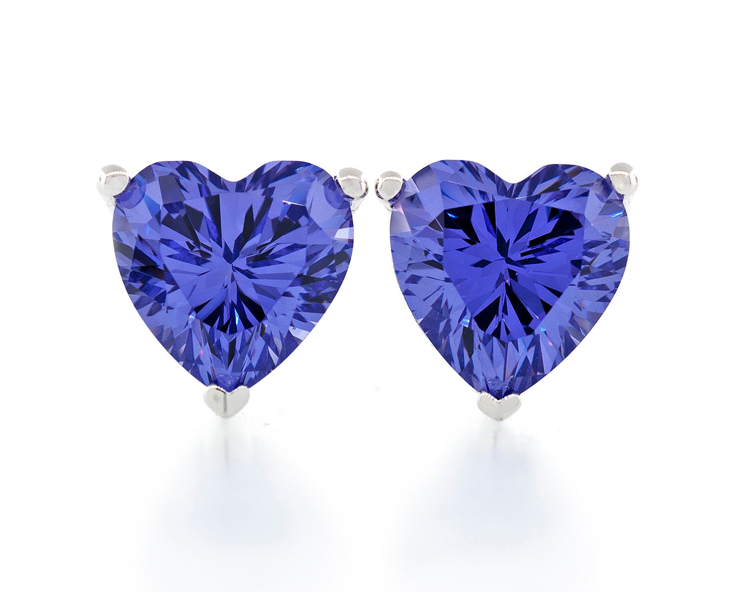 Herz Form Fancy Diamant Geschnitten Amethyst Farbe 5 X - 7X7mm Cz 925 Sterling Silber Schwere Montage Ohrstecker Rhodium Vergoldet Herz Form Fancy Diamant Geschnitten Amethyst Farbe 5 X - 7X7mm Cz 925 Sterling Silber Schwere Montage Ohrstecker Rhodium Vergoldet von JewelryAcacia