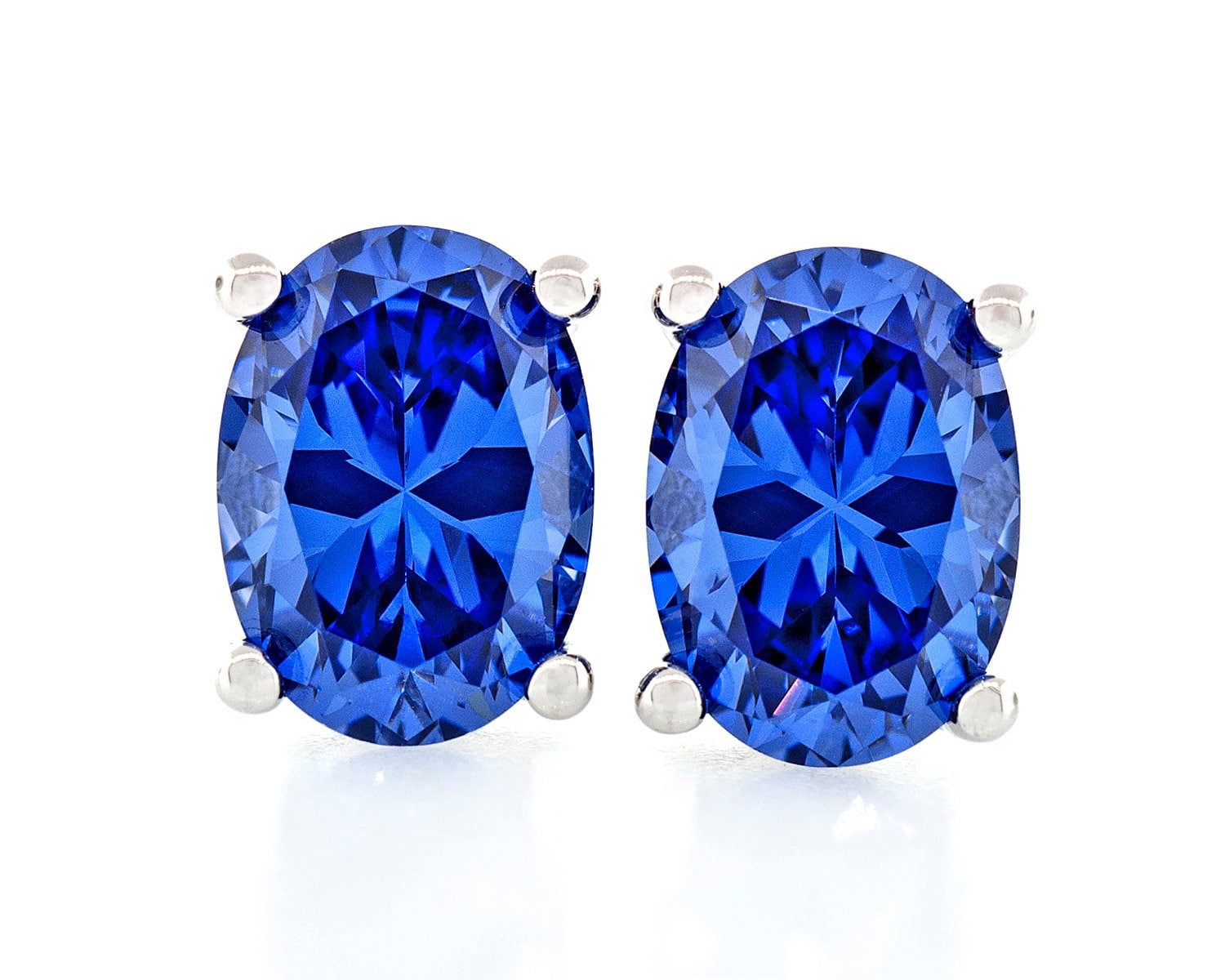 Ovale Form Fancy Diamant Geschnitten Tanzanit Farbe 7 X 5 - 8X6mm Cz 925 Sterling Silber Schwere Montage Ohrstecker Rhodium Vergoldet Ovale Form Fancy Diamant Geschnitten Tanzanit Farbe 7 X 5 - 8X6mm Cz 925 Sterling Silber Schwere Montage Ohrstecker Rhodium Vergoldet von JewelryAcacia