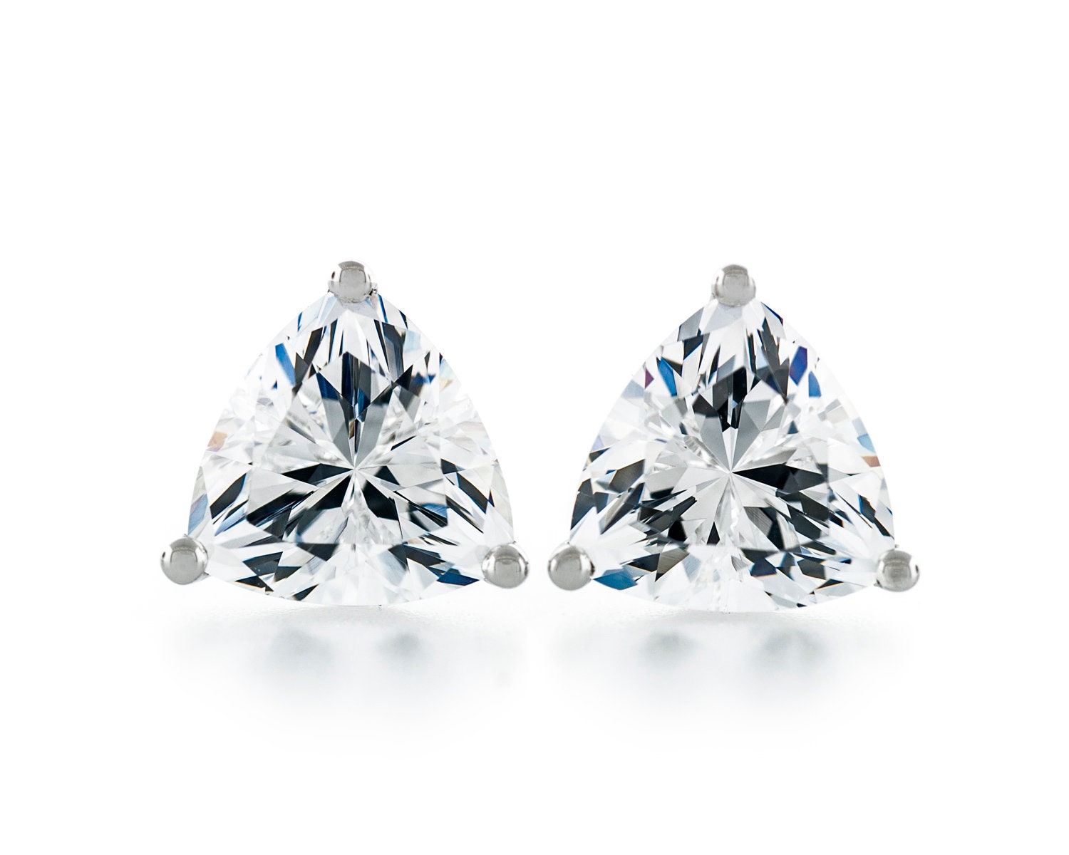 Premium Qualität Simulierte Diamant Cz Martini 3 Prongs Sterling Silber Hypoallergen Ohrstecker Trillion Top Grade Cut 5, 5x5, 5 - 8x8mm Premium Qualität Simulierte Diamant Cz Martini 3 Prongs Sterling Silber Hypoallergen Ohrstecker Trillion Top Grade Cut 5, 5x5, 5 - 8x8mm von JewelryAcacia
