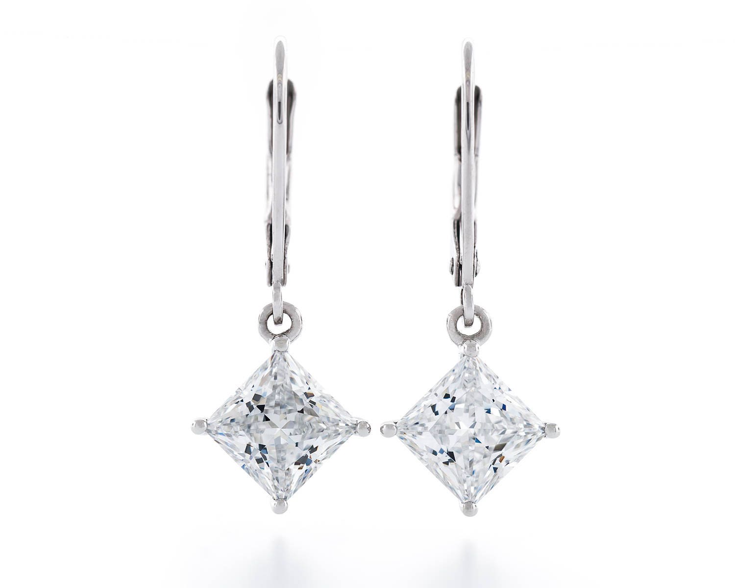 Princess Diamond Cut 6, 5x6, 5mm - 8, 5x8, 5mm Simulierter Diamant Cz 925 Sterling Silber Leverback Ohrringe Rhodiniert Princess Diamond Cut 6, 5x6, 5mm - 8, 5x8, 5mm Simulierter Diamant Cz 925 Sterling Silber Leverback Ohrringe Rhodiniert von JewelryAcacia
