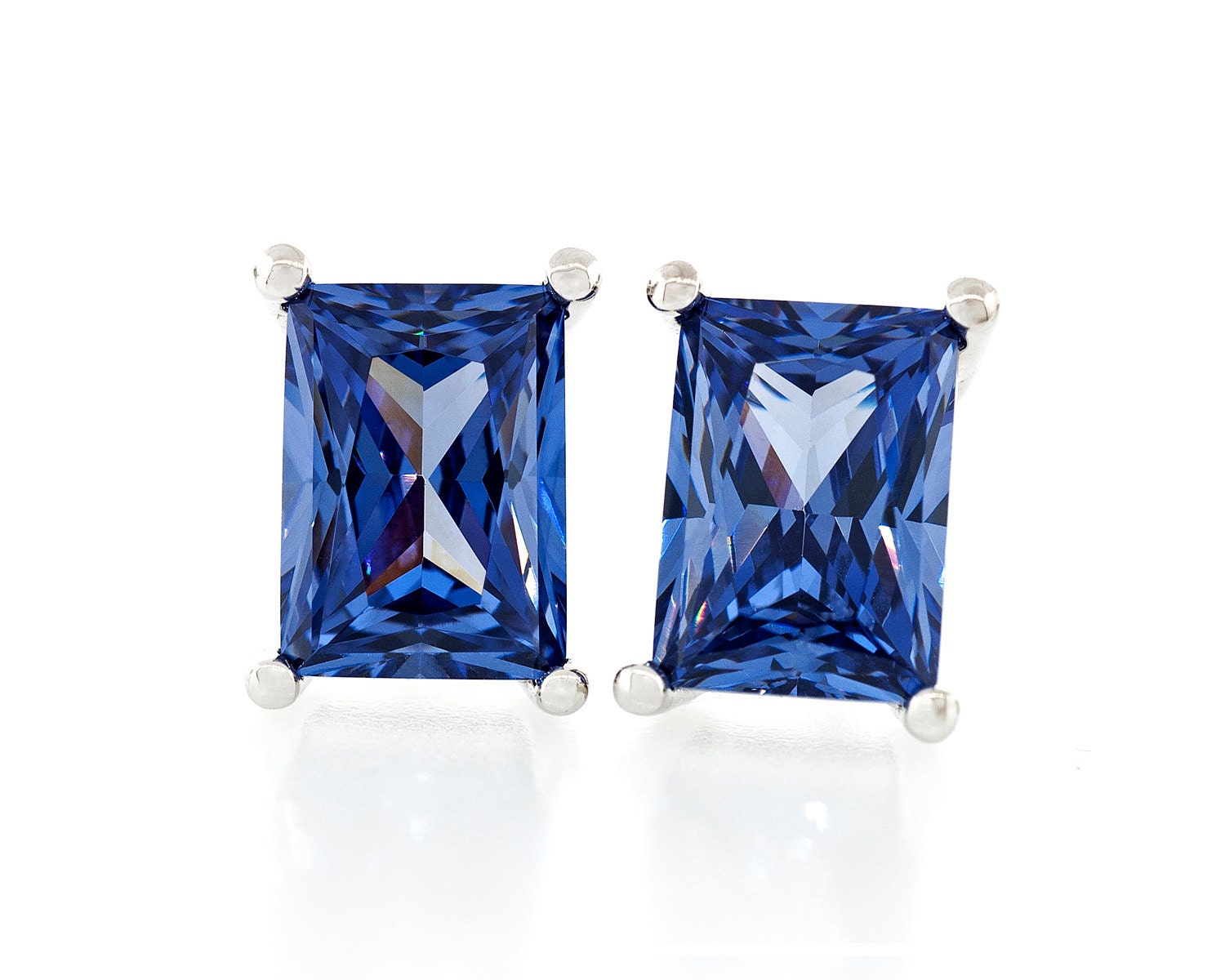 Rechteck Form Prinzessin Baguette Diamant Geschnitten Tanzanit Farbe 7 X 5 - 7, 5 Mm Cz 925 Sterling Silber Schwere Montage Ohrstecker Rechteck Form Prinzessin Baguette Diamant Geschnitten Tanzanit Farbe 7 X 5 - 7, 5 Mm Cz 925 Sterling Silber Schwere Montage Ohrstecker von JewelryAcacia