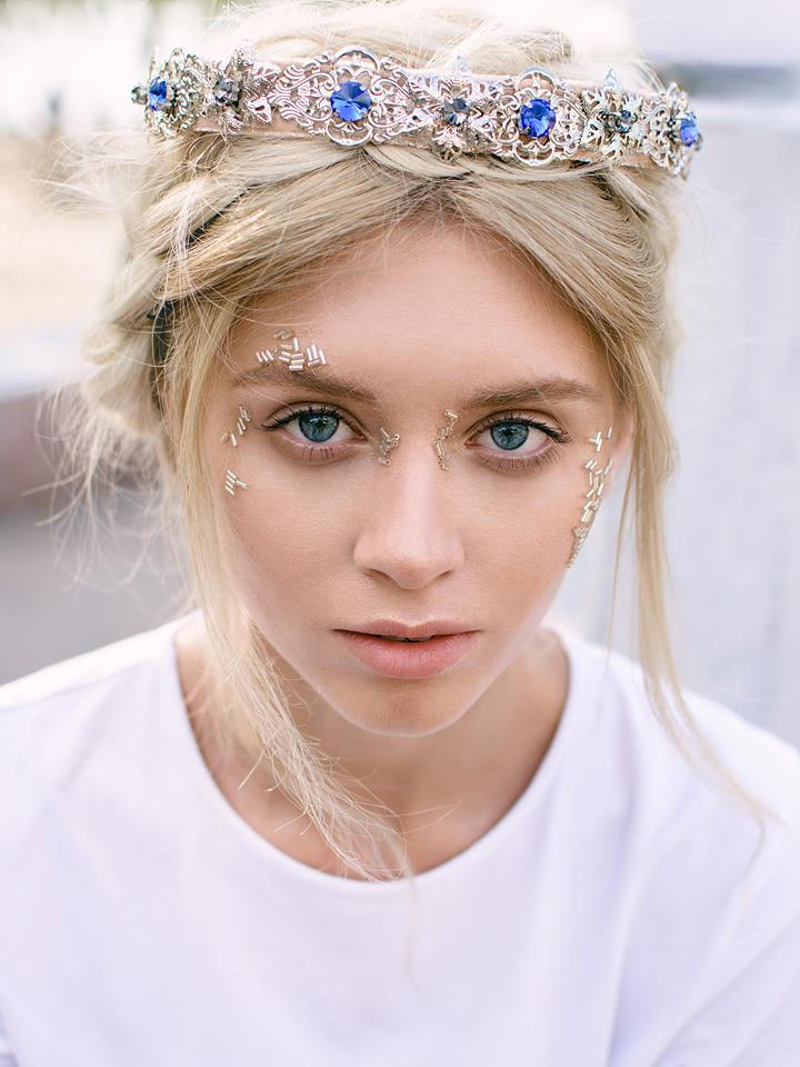 Dolce Männer Silber Metall Hochzeit Krone Blau Grau Kristalle Herren Unisex Accessoires Junge Mittelalterlich Männlich König Prinz Thron Kostüm von JewelryAjoureFlowers