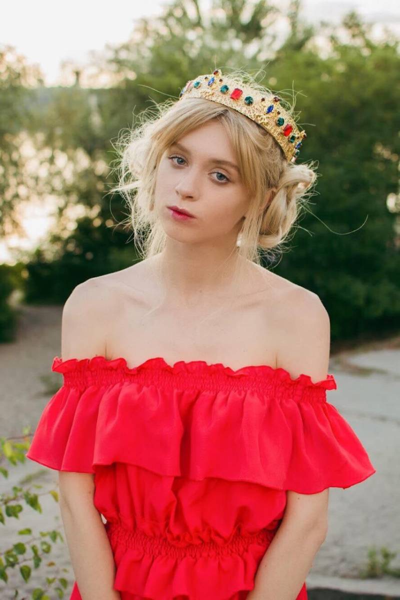 Dolce Men Gold Metall Hochzeit Krone Rot Grün Blau Kristalle Mittelalterlichen Männlichen König Prinz Thron Kostüm Tudor Unisex Party Bachelor Dolce Men Gold Metall Hochzeit Krone Rot Grün Blau Kristalle Mittelalterlichen Männlichen König Prinz Thron Kostüm Tudor Unisex Party Bachelor von JewelryAjoureFlowers